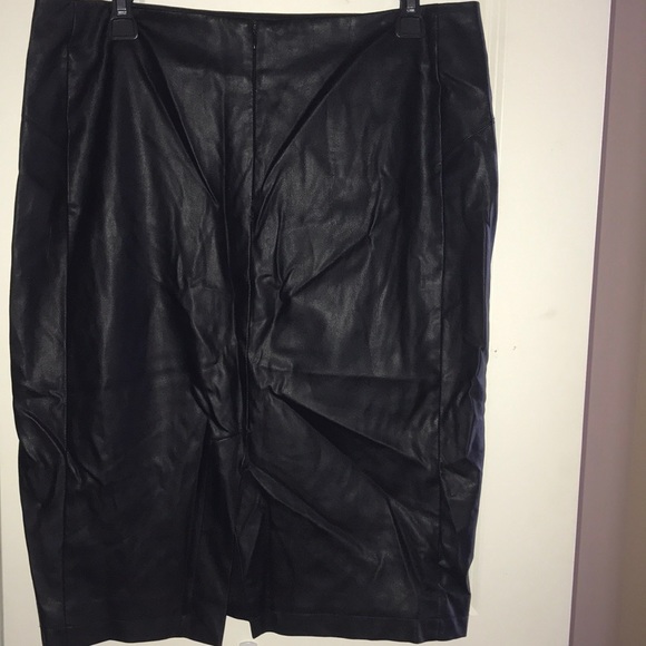 Black faux leather pencil skirt - Picture 5 of 5